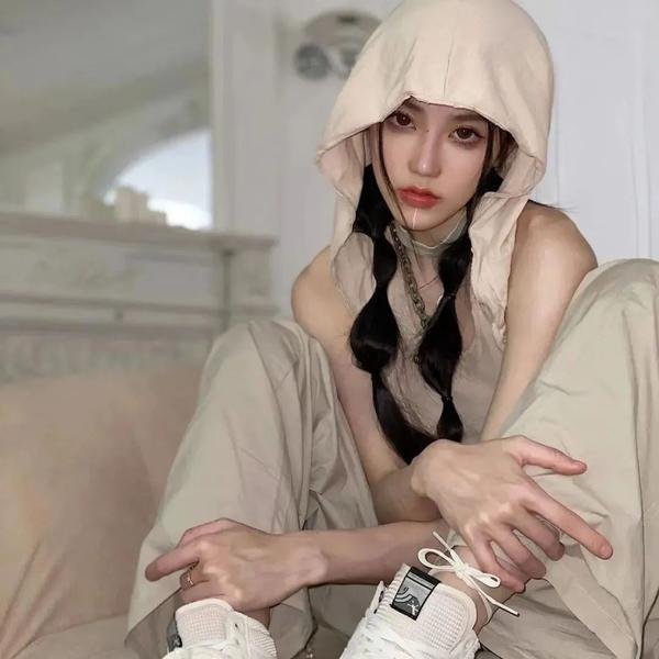 碧窗艳影